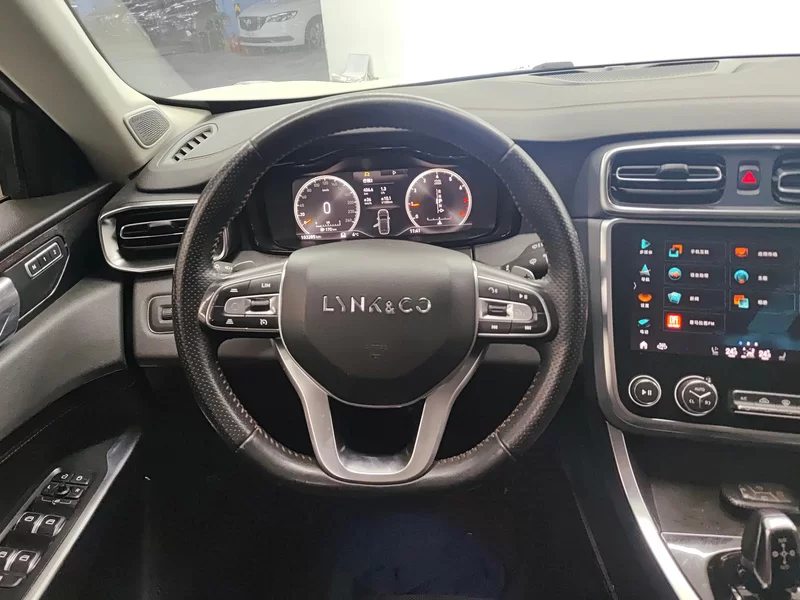 Lynk & Co 01 2019 #15 Lynk & Co 01 2019 car image #15