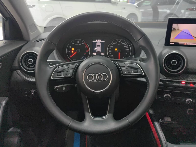 Audi Q2L 2020 car image #15