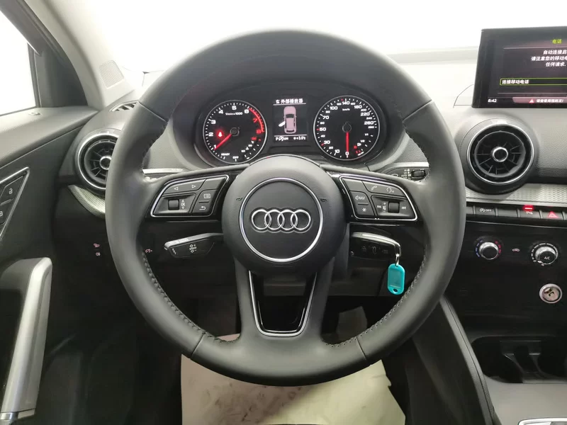 Audi Q2L 2020 car image #15