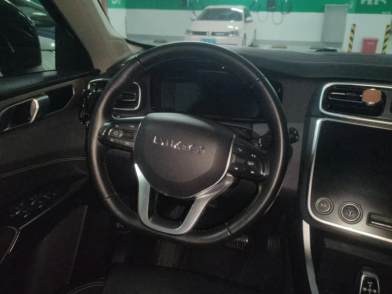Lynk & Co 2019 #15 Lynk & Co 2019 car image #15