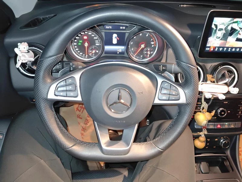 Mercedes-Benz GLA Class 2019 car image #15