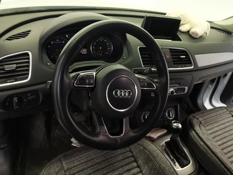 Audi Q3 2016 car image #15