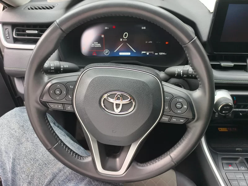 Toyota RAV4 2023 immagine di auto #15