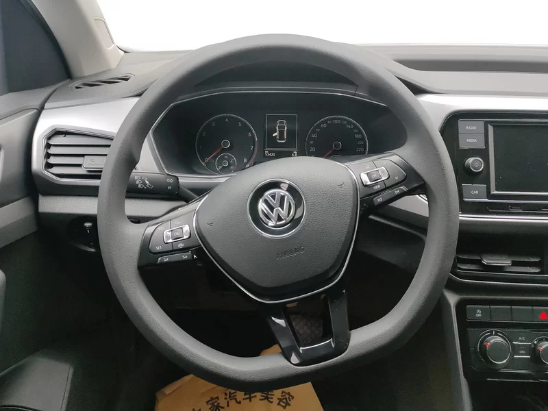 Volkswagen T-Cross 2020 car image #15