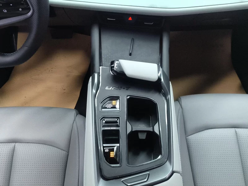 Changan UNI-T 2023 imagen de coche #15