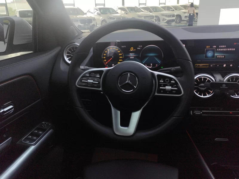 Mercedes-Benz GLA Class 2023 car image #15