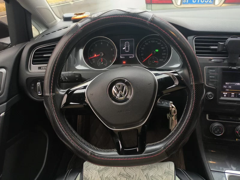 Volkswagen Golf 2017 car image #15