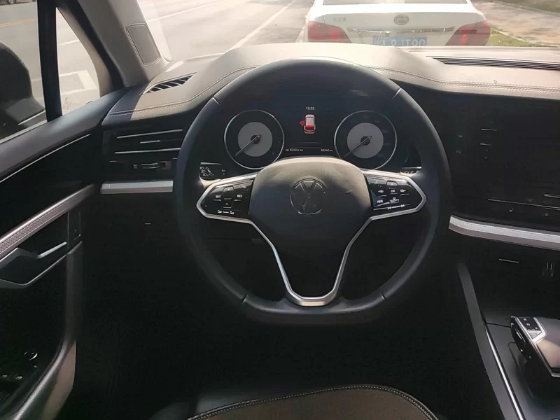 Volkswagen Touareg 2020 car image #15