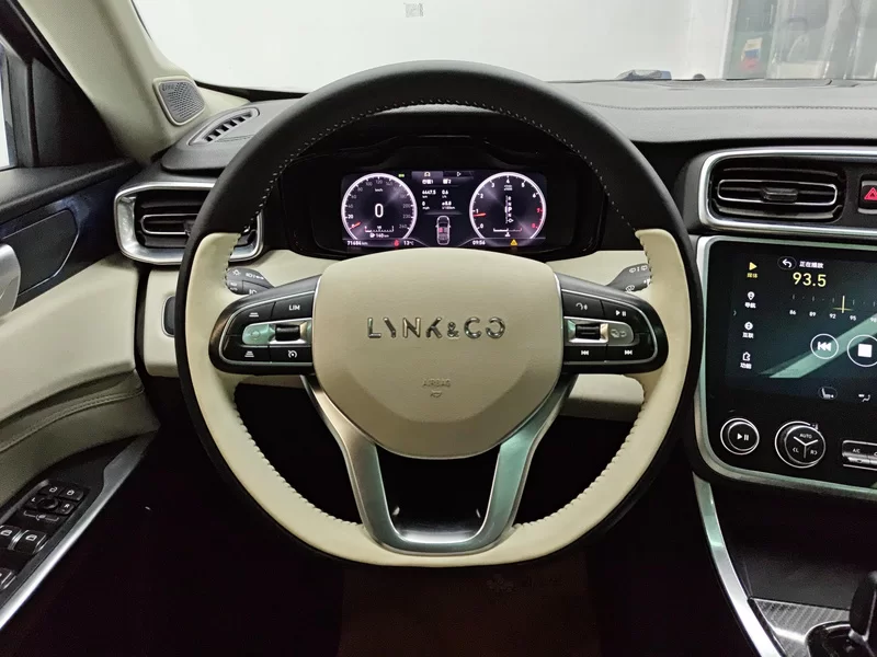 Lynk & Co 01 2018 #15 Lynk & Co 01 2018 car image #15