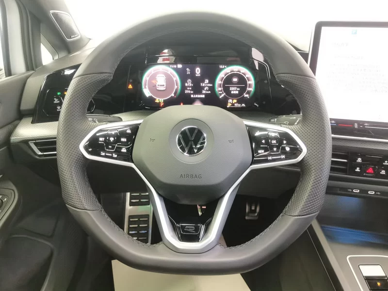 Volkswagen Golf 2024 car image #15