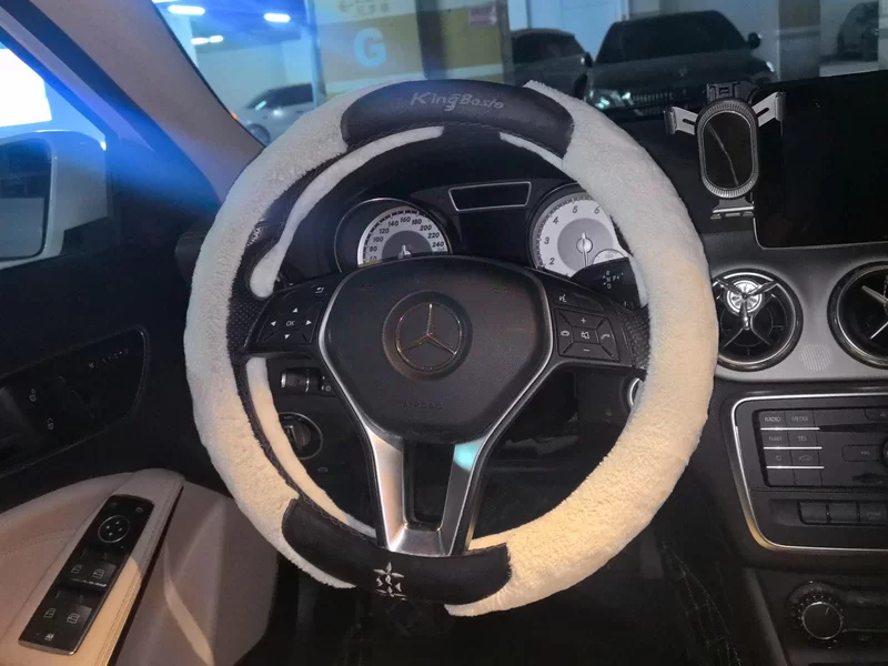 Mercedes-Benz GLA Class 2016 car image #15