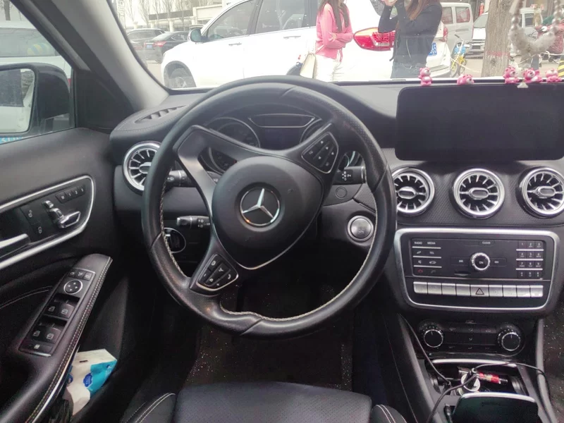 Mercedes-Benz GLA Class 2018 car image #15