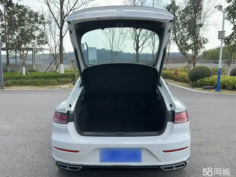 Volkswagen e-up! 2020 immagine di auto #15