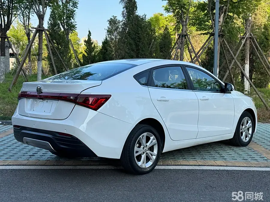 MG GT 2014 car image #15