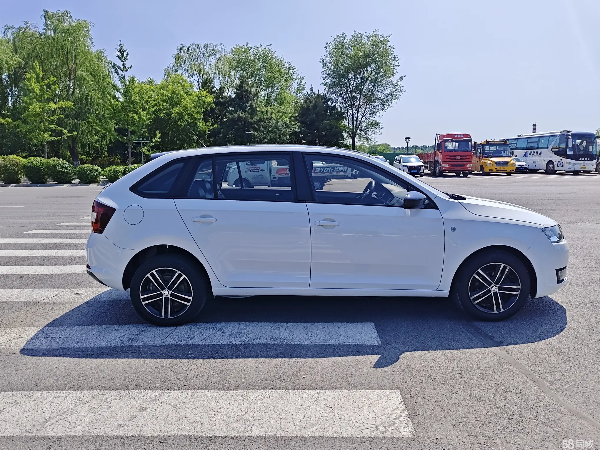 Skoda Rapid Spaceback 2016 car image #15