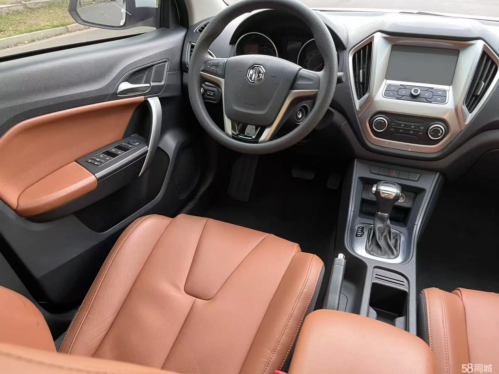 MG GT 2016 car image #15