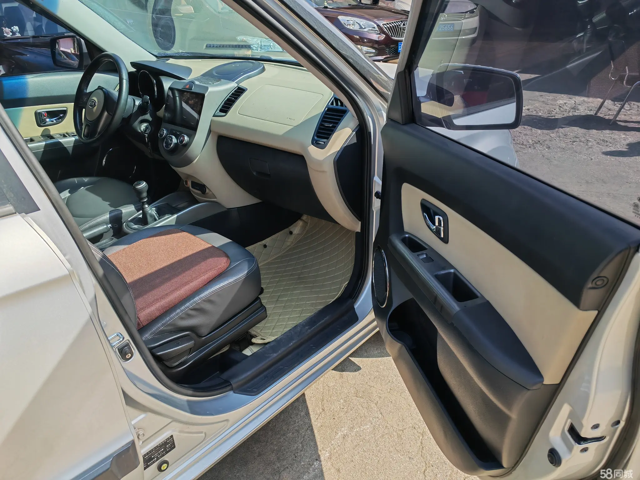 起亚 秀尔 2011 汽车图片 #15