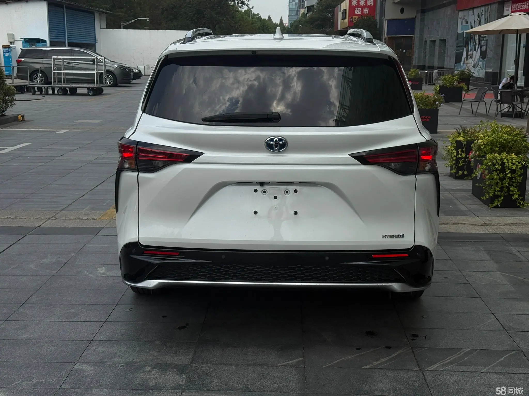 Toyota Granvia 2024 immagine di auto #15