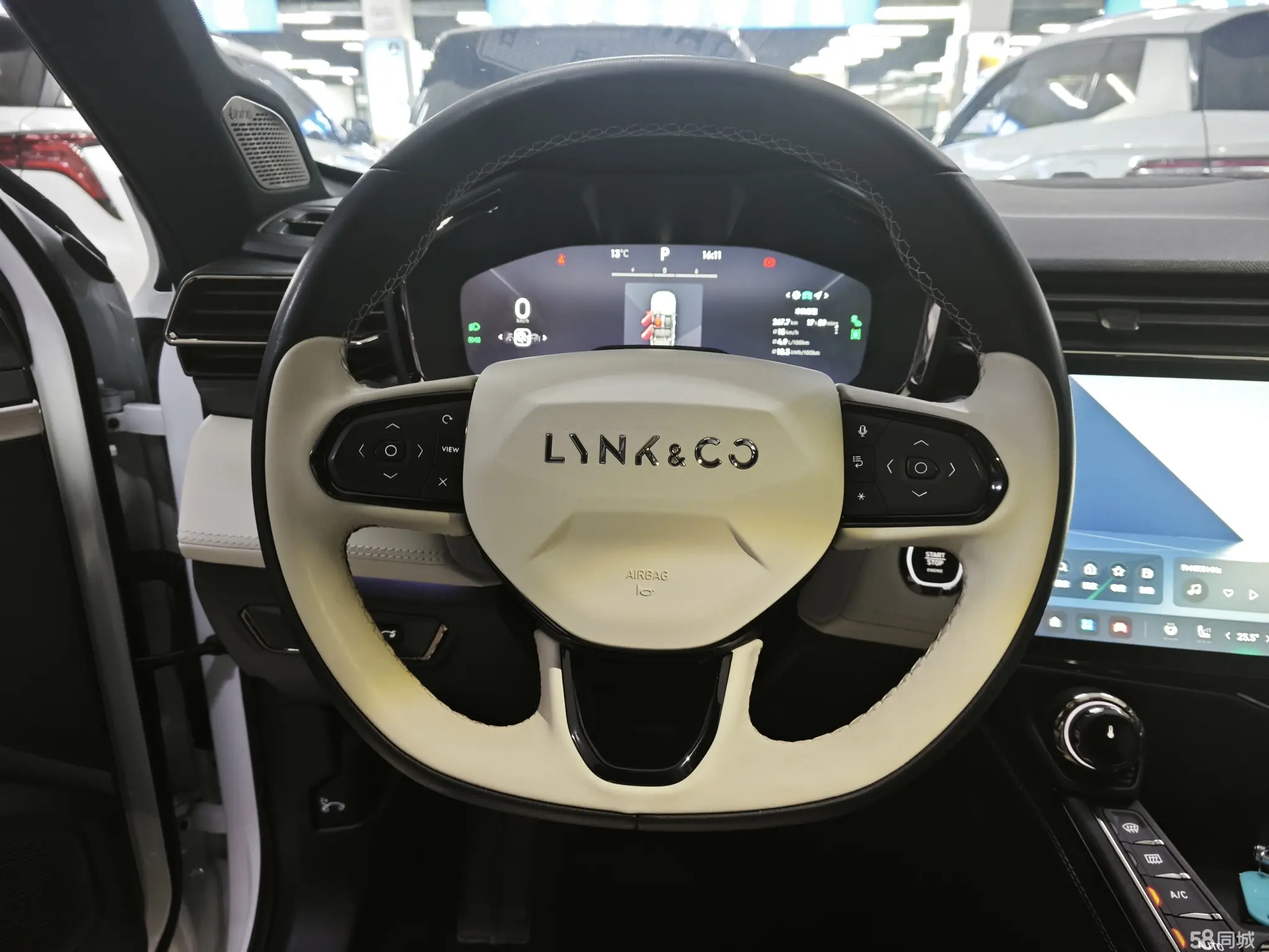 Lynk & Co 01 EM-P 2022 #15 Lynk & Co 01 EM-P 2022 car image #15