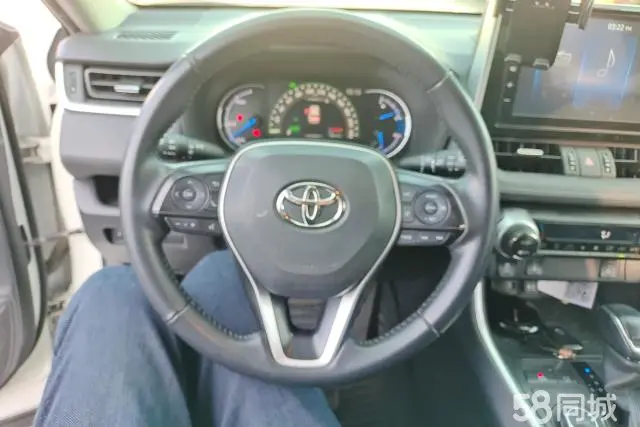 Toyota RAV4 2021 car image #15