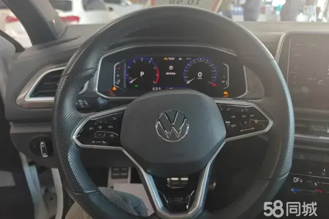 Volkswagen T-Roc 2023 car image #15