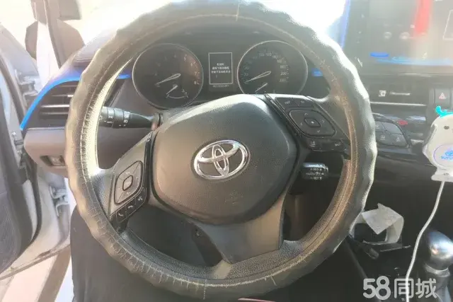 Toyota C-HR 2019 immagine di auto #15