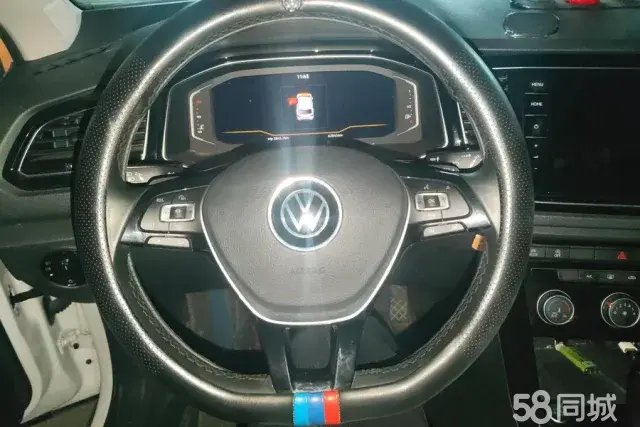 Volkswagen T-Roc 2022 car image #15