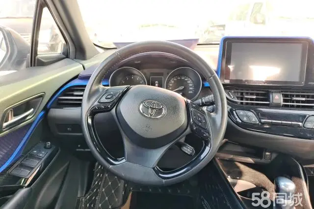 Toyota C-HR 2018 immagine di auto #15