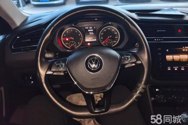 Volkswagen Tiguan L 2021 immagine di auto #15