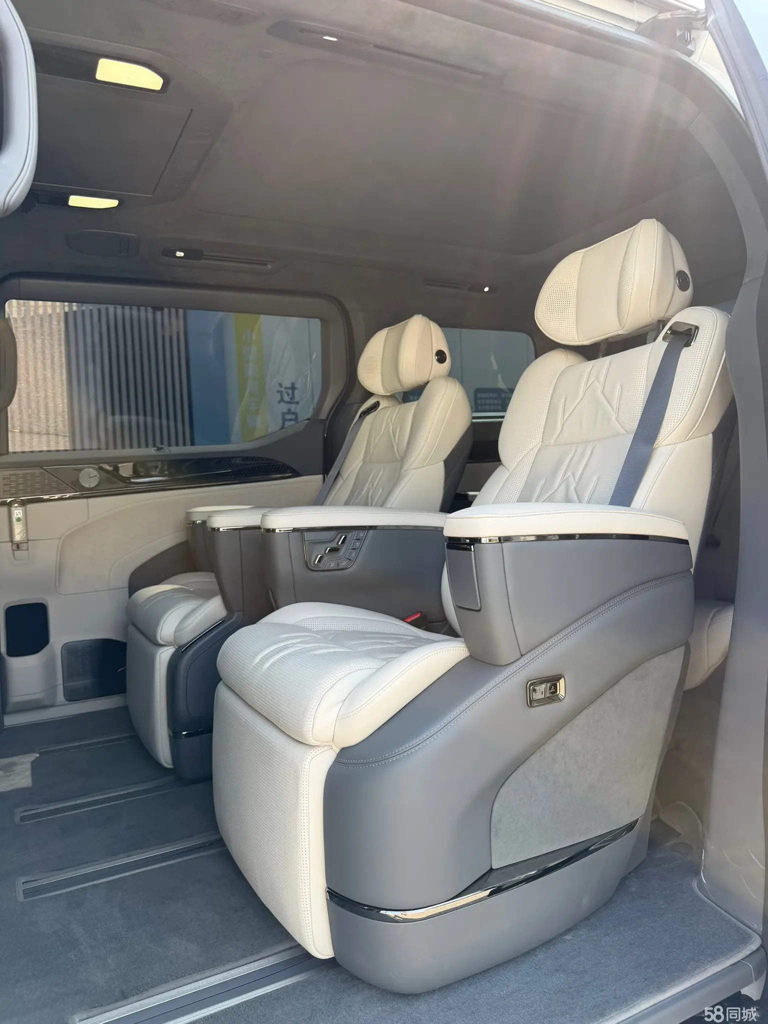 极氪 极氪009 2024 汽车图片 #15