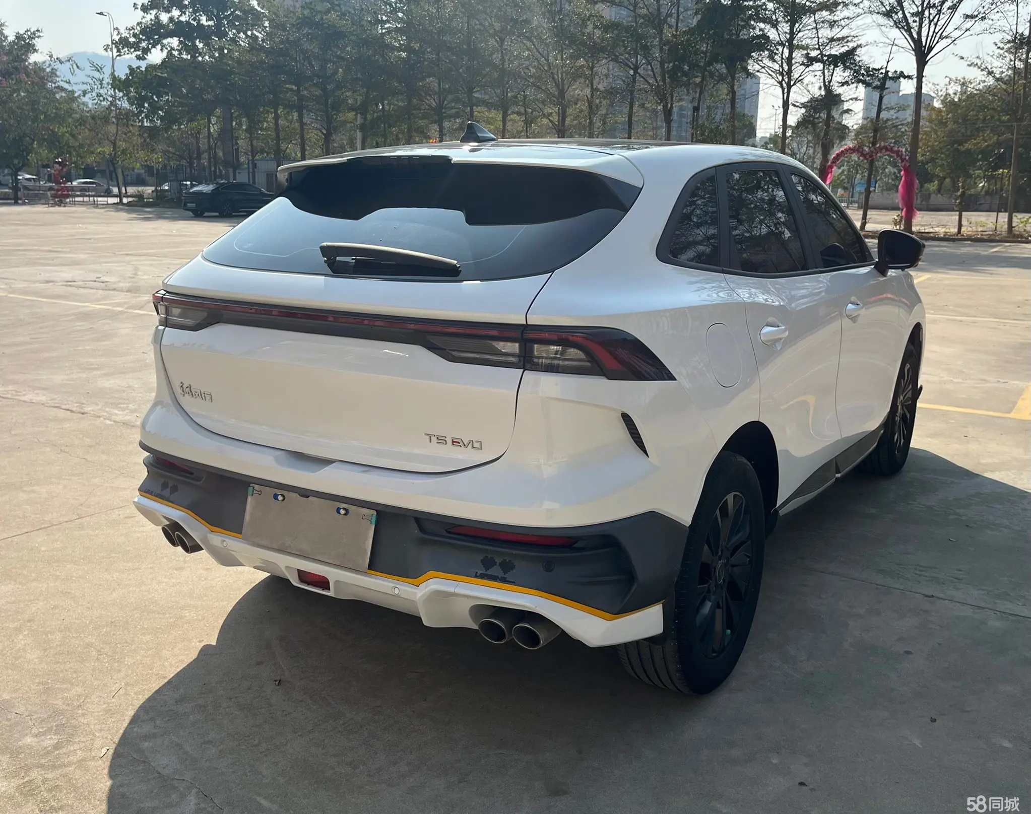 Forthing T5 EVO 2023 صورة سيارة #15