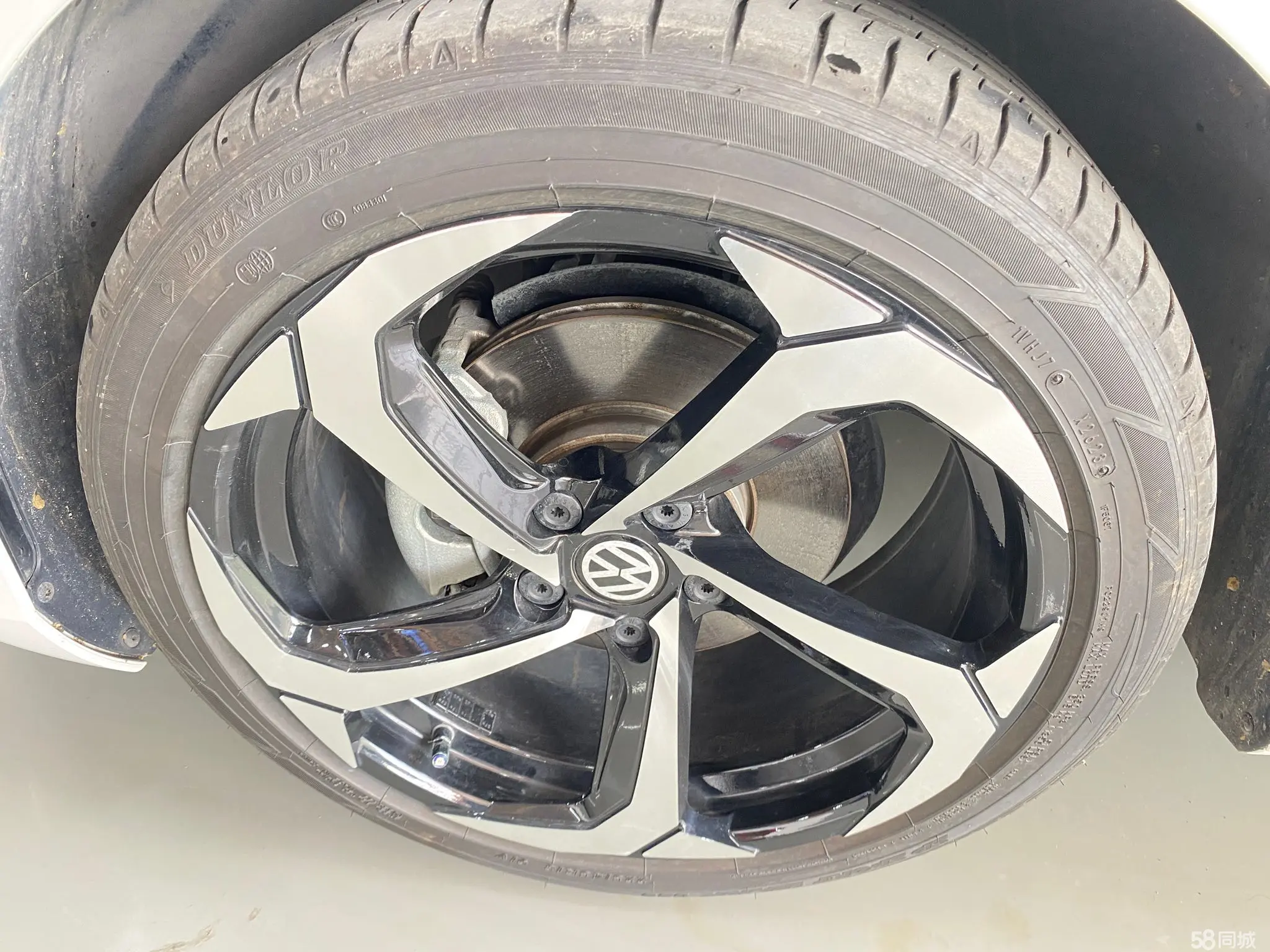 Volkswagen T-Roc 2024 car image #15