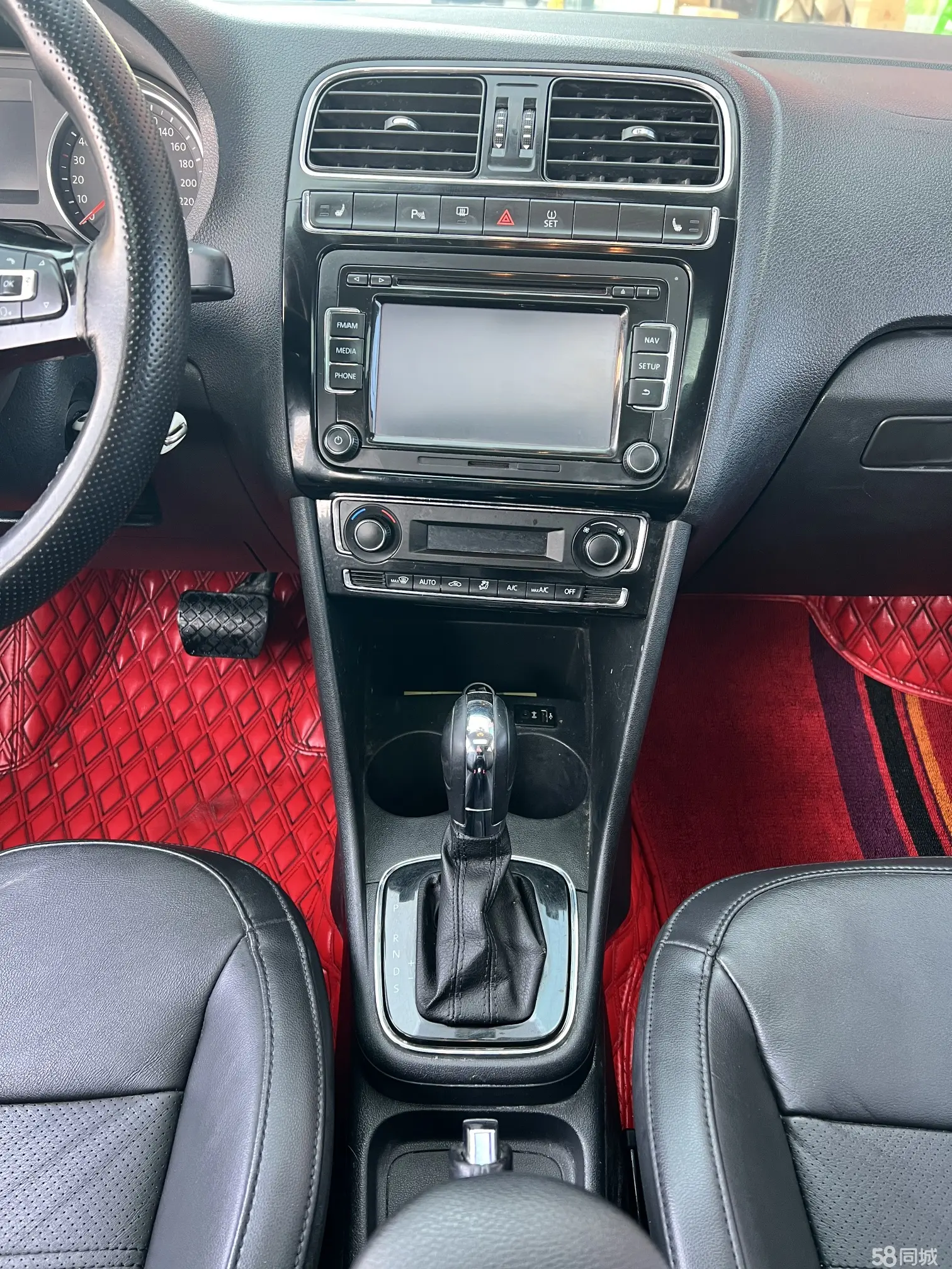 Volkswagen Polo 2015 car image #15