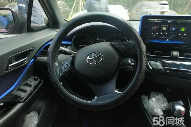 Toyota C-HR 2018 car image #15