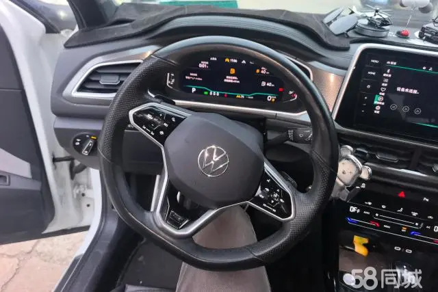 Volkswagen T-Roc 2023 car image #15