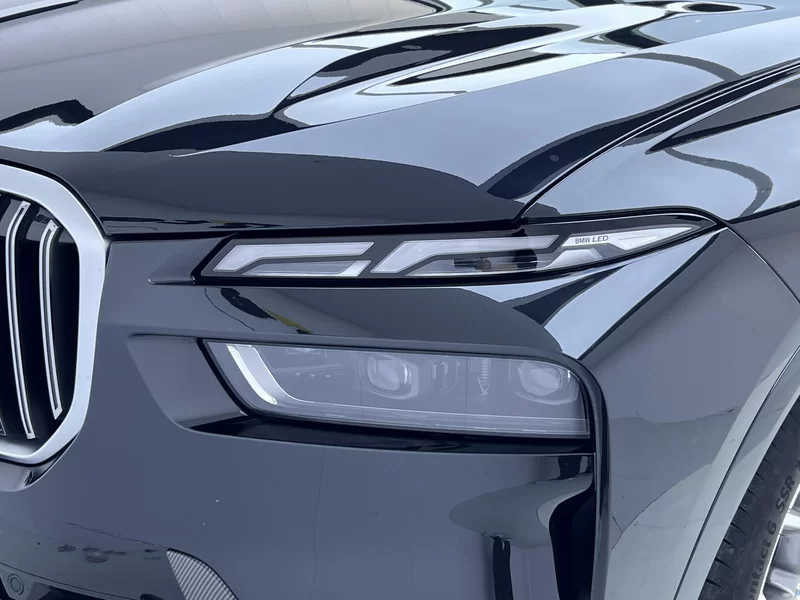 BMW X7 M60i 2023 car image #15