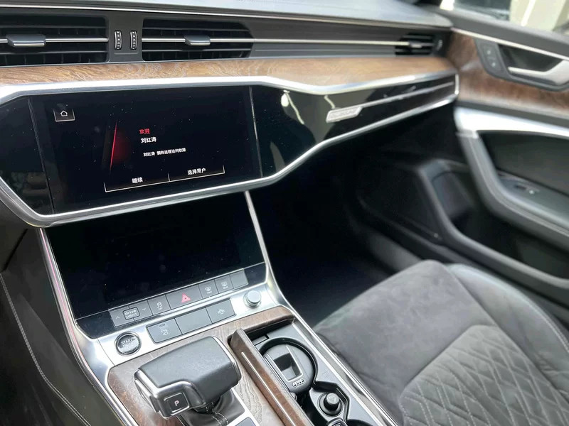 Audi A6L e-tron 2021 immagine di auto #15