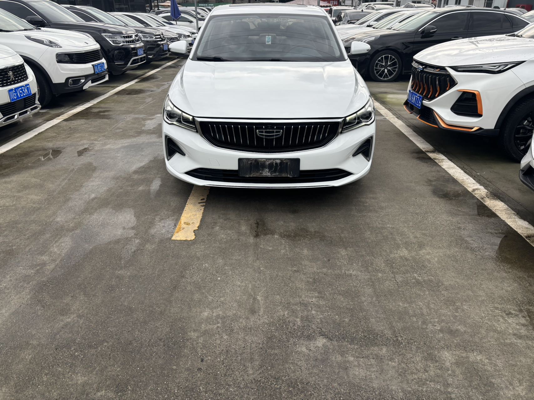 GEELY Emgrand 2022 imagem de carro #2