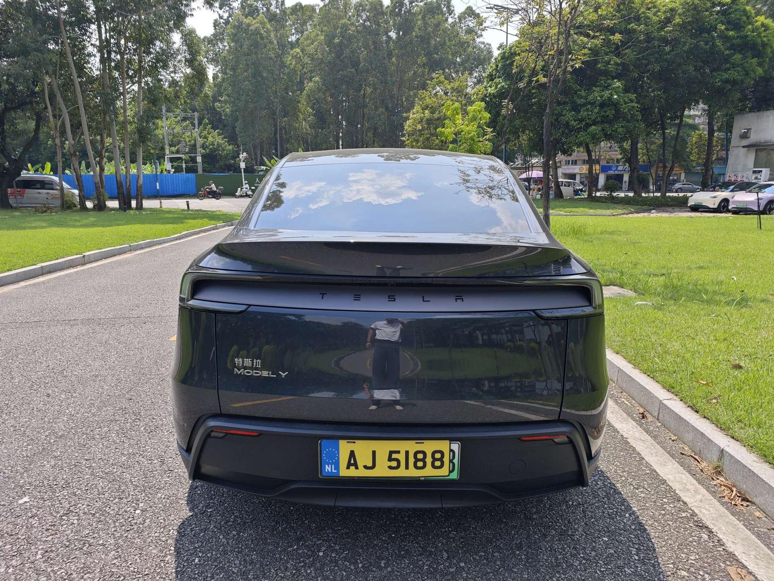 Tesla Model Y 2025 #7 Tesla Model Y 2025 car image #7