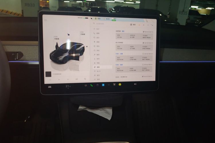Tesla Model Y 2025 immagine di auto #13