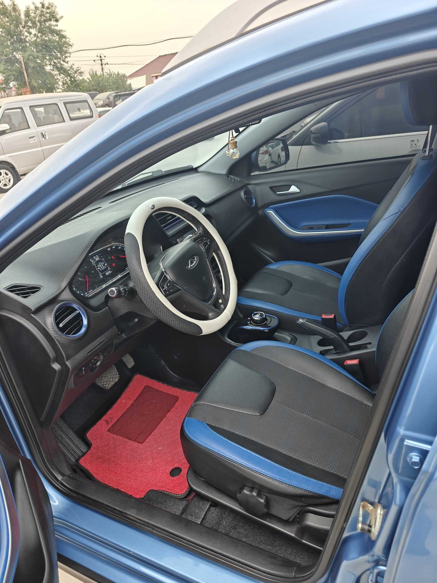 2018 car image #6
