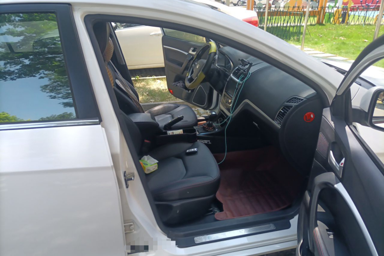 GEELY Emgrand 2015 #23 GEELY Emgrand 2015 car image #23