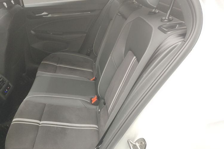 Volkswagen Golf 2023 car image #17
