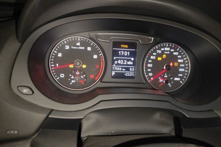 Audi Q3 2017 car image #14