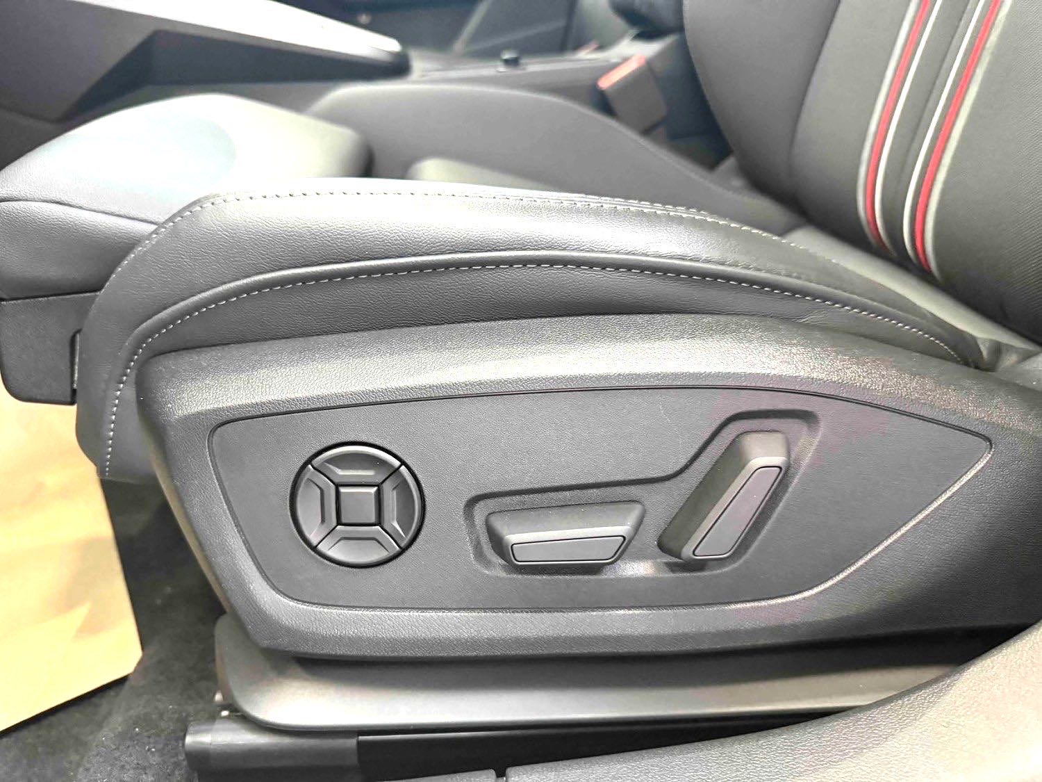 2022 car image #4