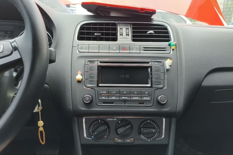 Volkswagen Polo 2019 car image #17