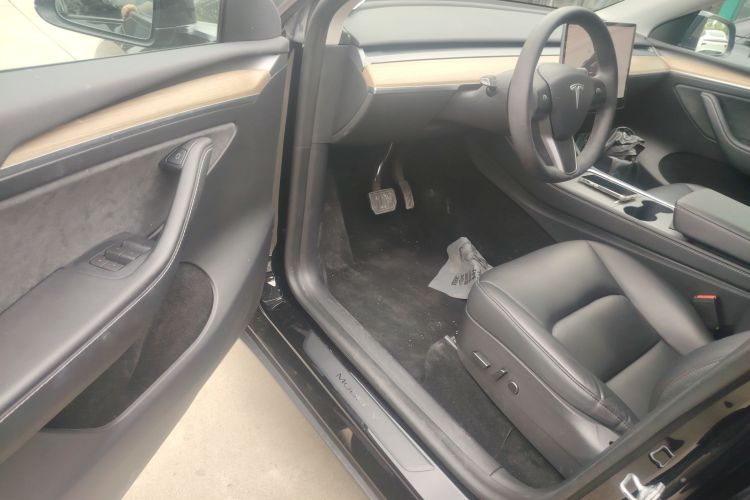 Tesla Model Y 2022 car image #16