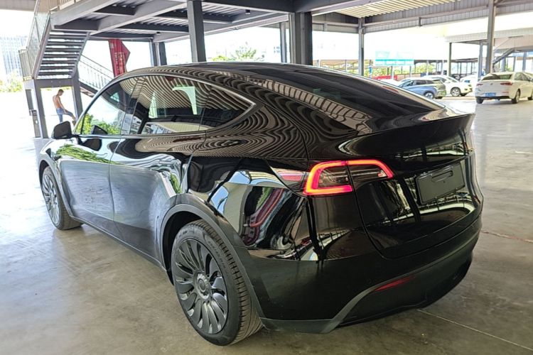 Tesla Model Y 2022 car image #5