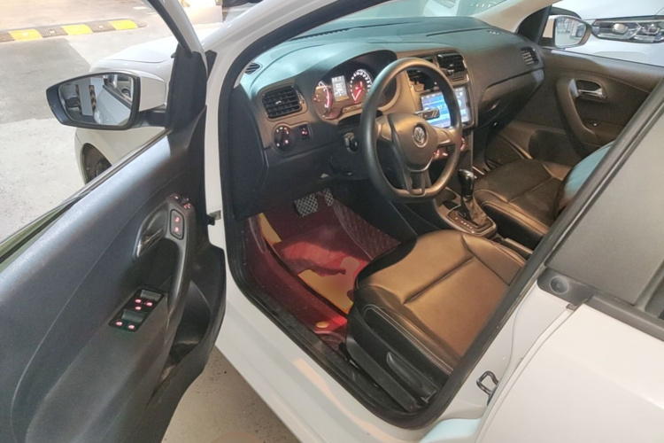 Volkswagen Polo 2017 car image #16