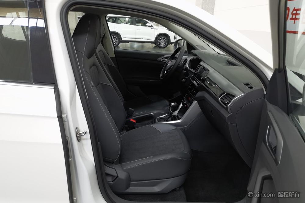 Volkswagen T-Cross 2020 car image #11